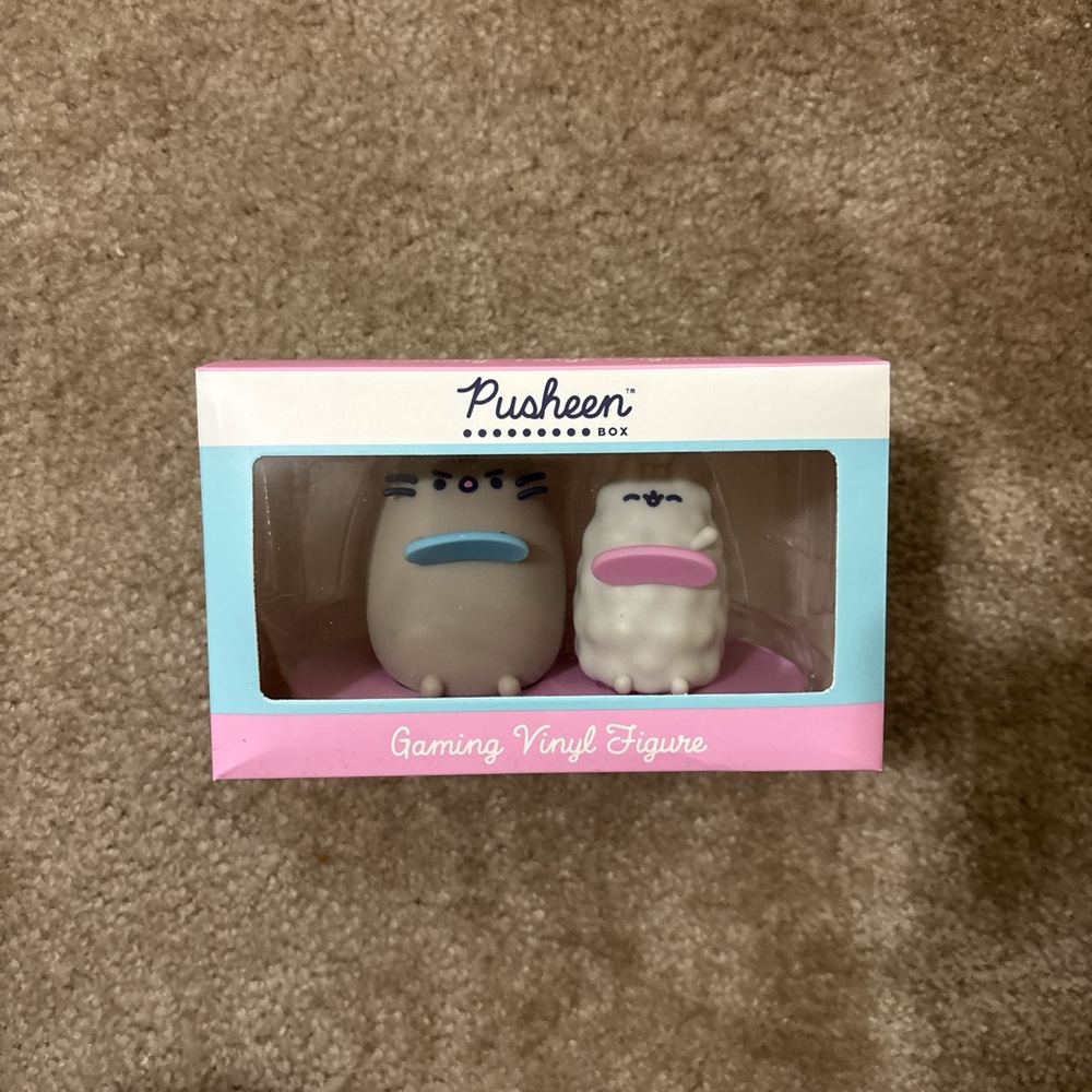 Gaming Pusheen and Stormy Vinyl Toy Exclusive - Pusheen Box Winter 2022